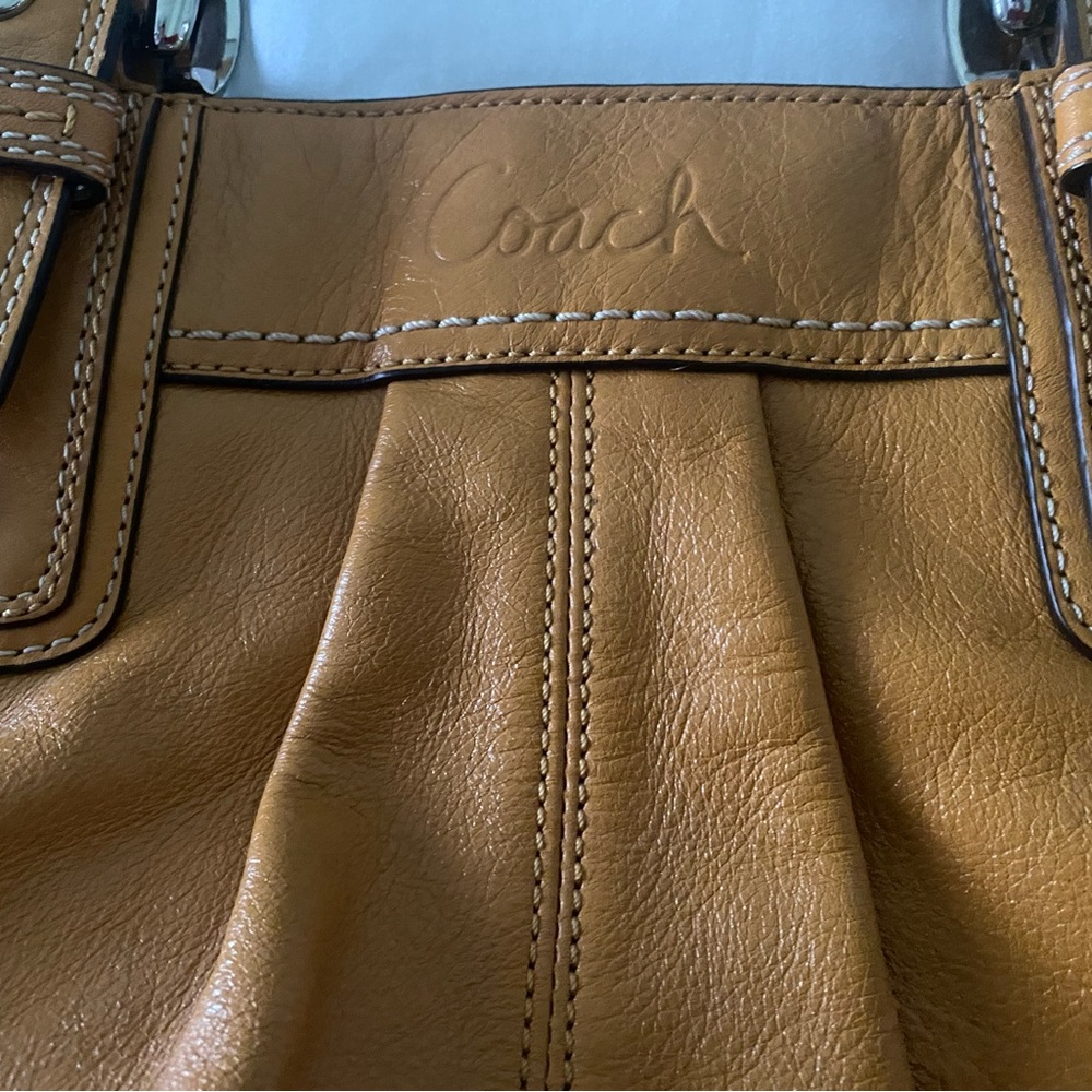 Coach Bag - Picture 2 of 10